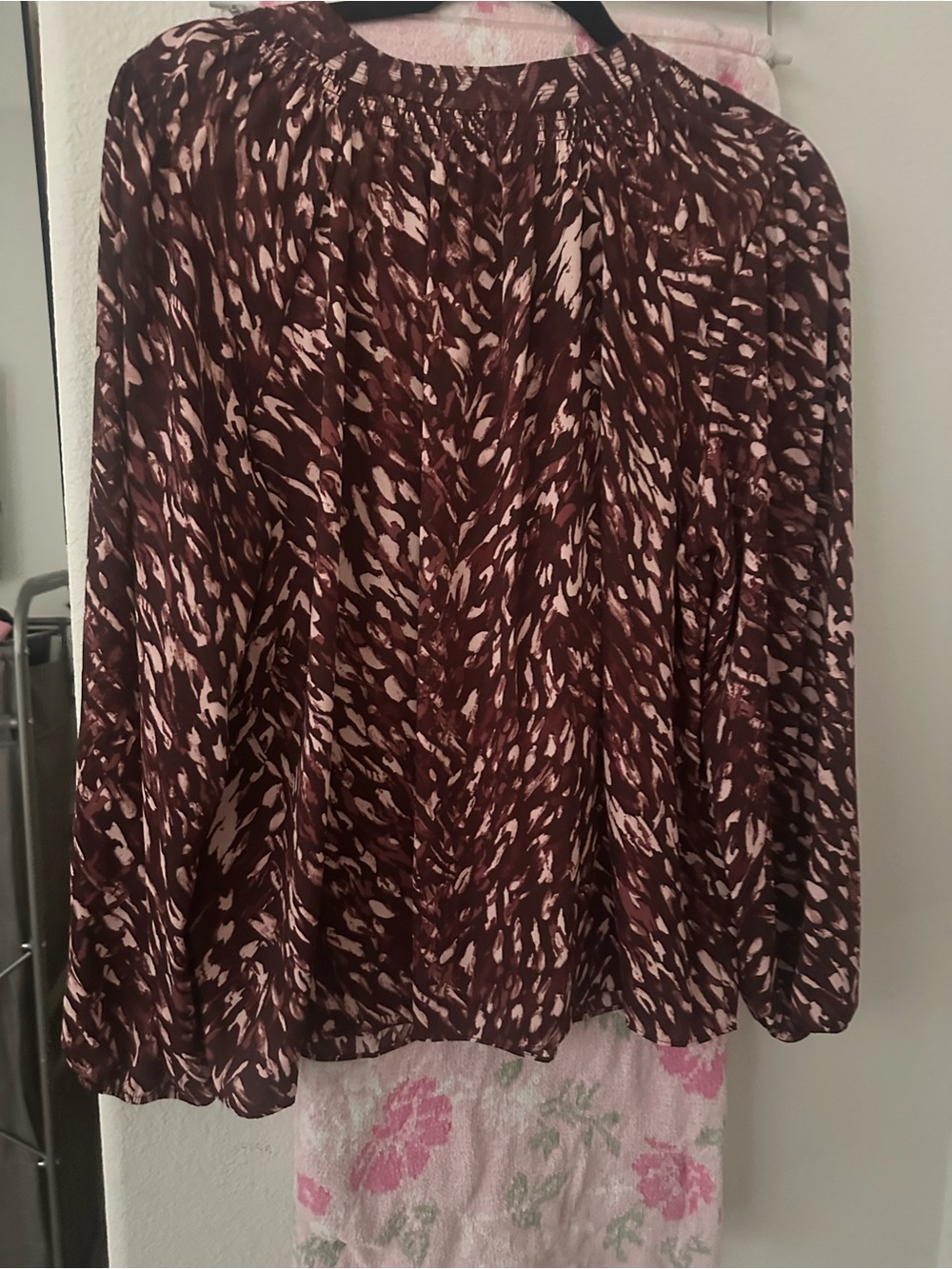 Women’s Vera Wang Burgundy Patterned Flowy blouse